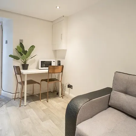 The St Marks One Bed Sleeps1 Wifi -free Parking شقة