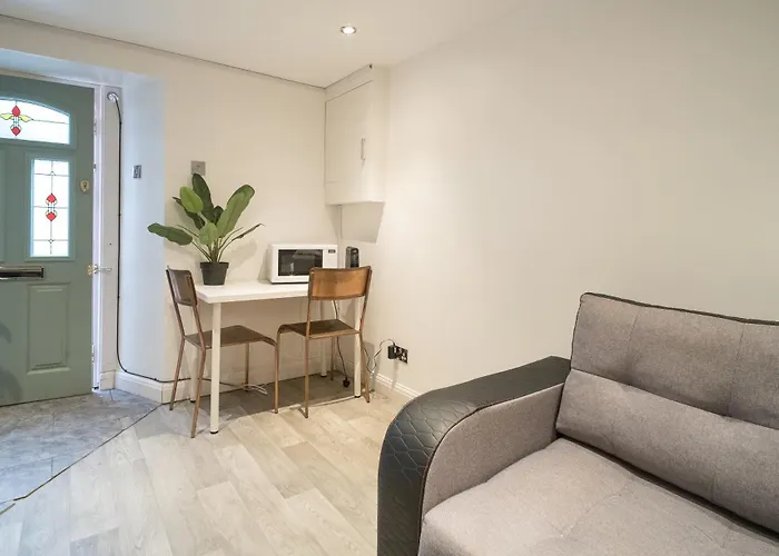 The St Marks One Bed Sleeps1 Wifi -free Parking شقة